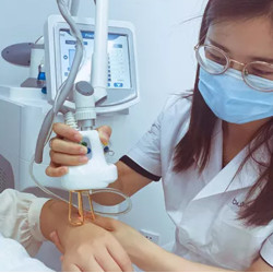 Frakcinis RF lazerinis veido atnaujinimui makšties stangrinimo aparatas