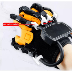 Rankų pirštų pratimų terapijos robotizuota reabilitacinė įranga C10