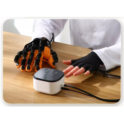 Rankų pirštų pratimų terapijos robotizuota reabilitacinė įranga C10