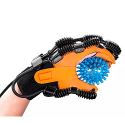 Rankų pirštų pratimų terapijos robotizuota reabilitacinė įranga C10