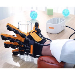 Rankų pirštų pratimų terapijos robotizuota reabilitacinė įranga  C11